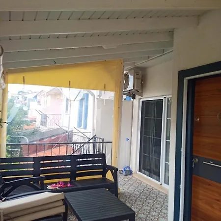 Alacati Merkez De Genis Ev