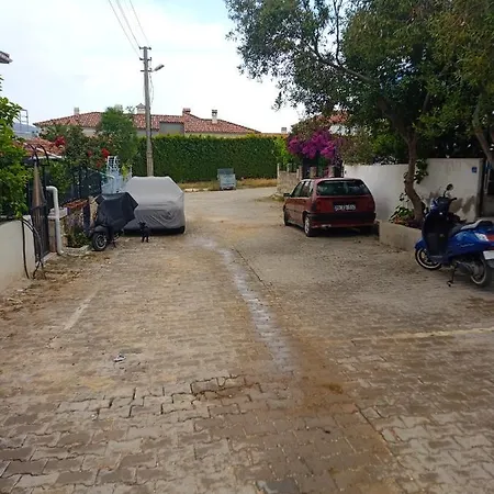 Alacati Merkez De Genis Ev *